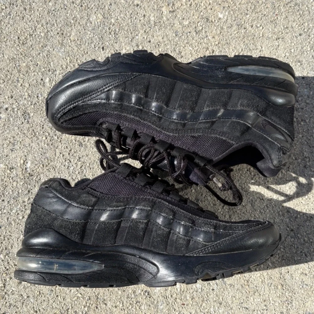 Nike Air Max 95 GS Triple Black Leather Suede Mesh Sneakers 307565-055 6.5Y - Picture 2 of 7